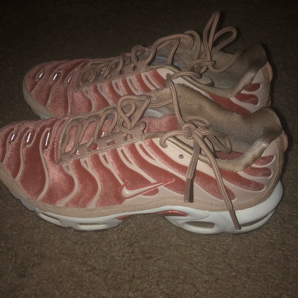 Nike AirMax suede size 7